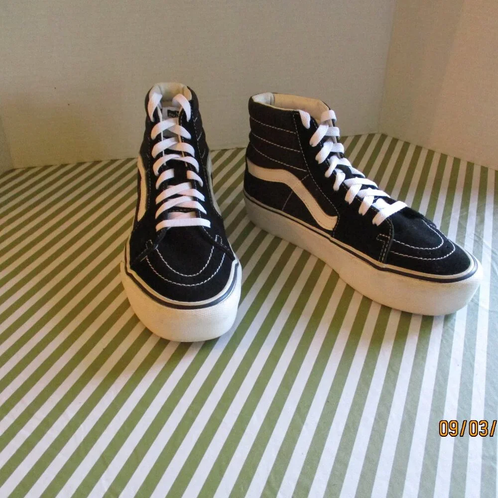 Vans Off the Wall High-Top Sneakers - Picture 7 of 16